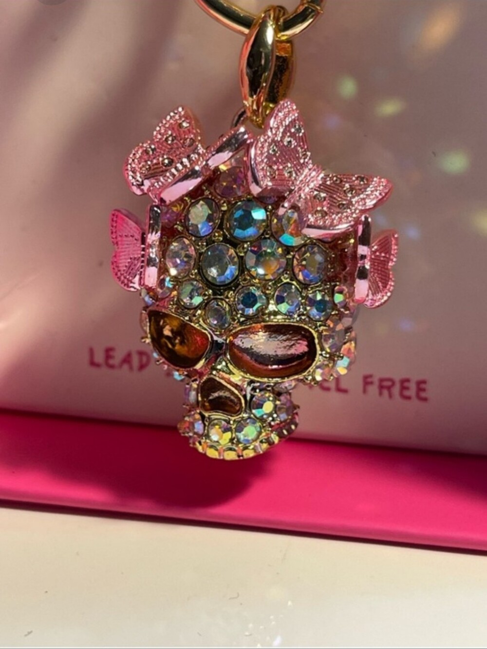 ✨️💓NWT BETSEY JOHNSON VIRAL TIKTOK GOLD SKULL STATEMENT NECKLACE ✨️💓💀 - Picture 6 of 9
